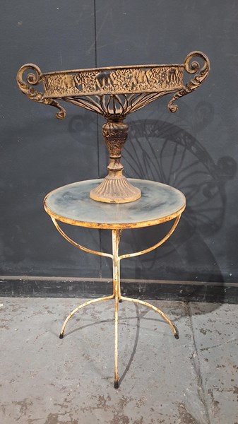 Lot 224 - GARDEN DECOR