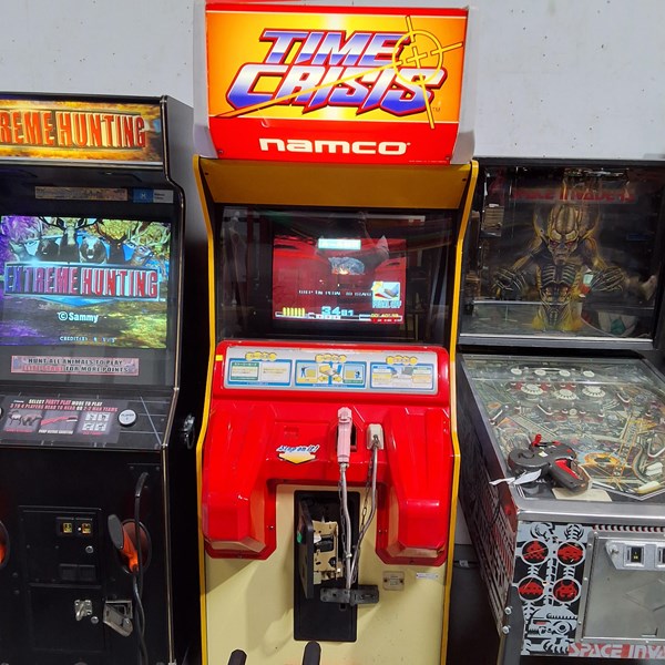 Lot 4 - ARCADE MACHINE TIME CRISIS