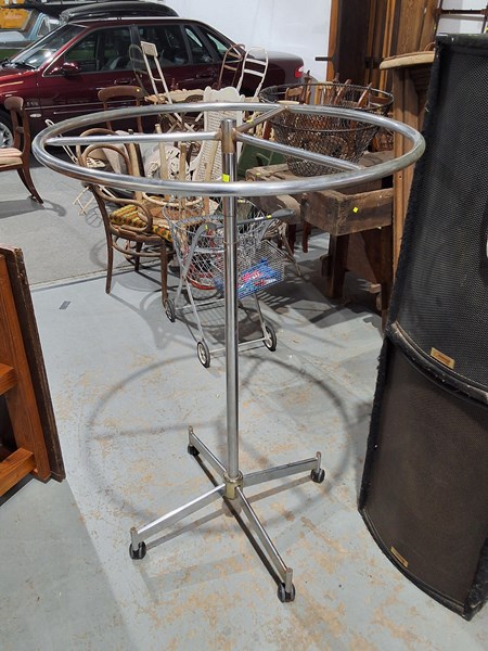 Lot 375 - CLOTHES RACK