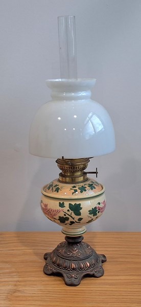 Lot 1315 - KEROSENE LAMP