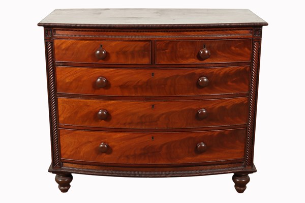 Lot 25 - CHEST OF DRAWERS