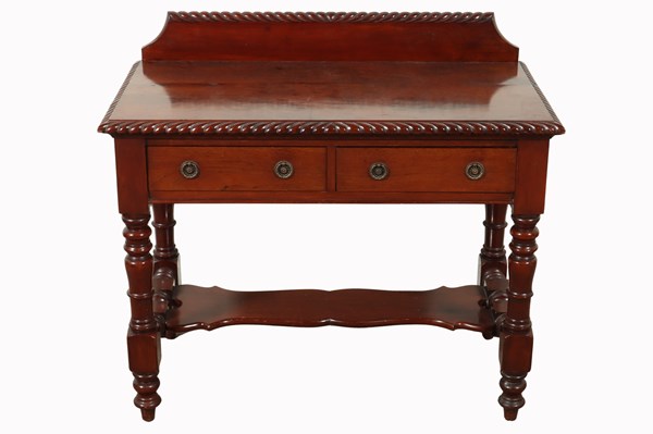 Lot 92 - GEORGIAN HALL TABLE