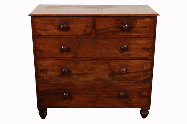 Lot 6 - CHEST OF DRAWERS