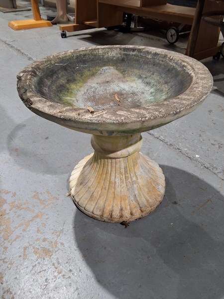 Lot 388 - BIRDBATH