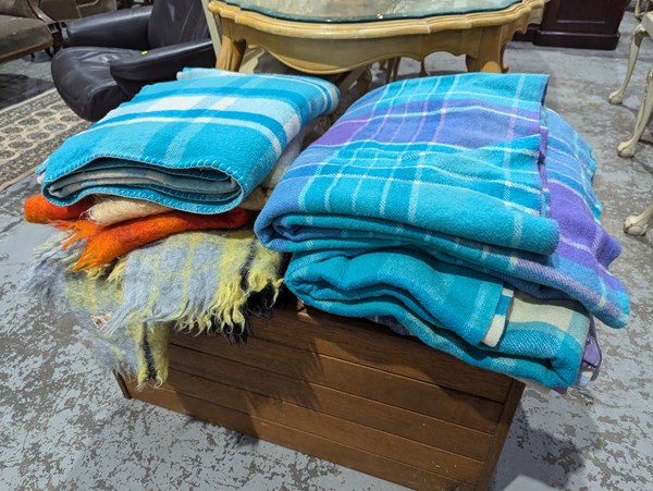 Lot 1401 - WOOLEN BLANKETS