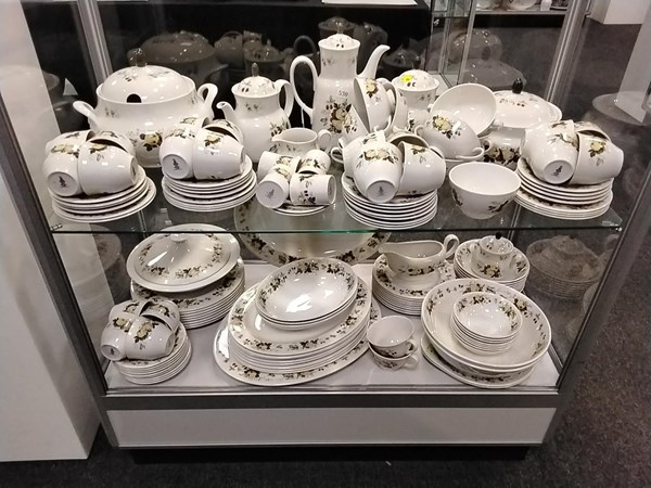 Lot 1210 - DINNER SERVICE