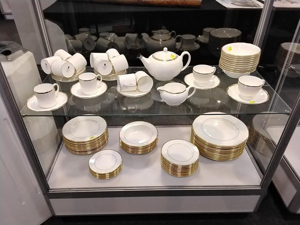 Lot 1199 - DINNER SERVICE