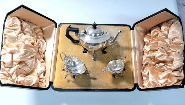 Lot 1057 - SILVER TEASET