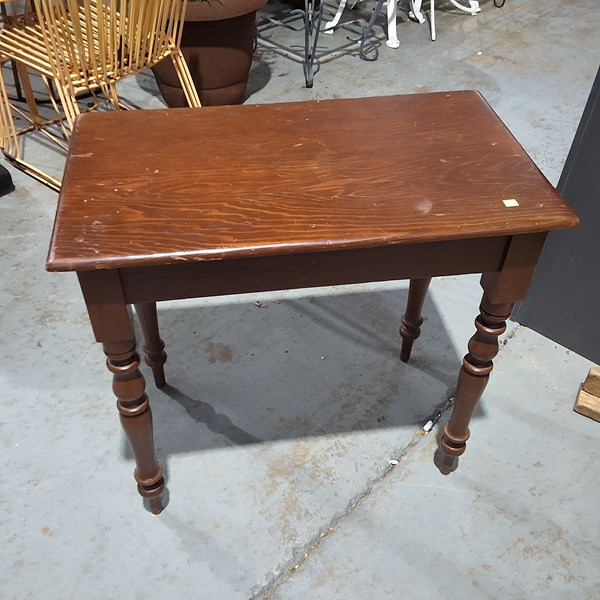 Lot 283 - OCCASIONAL TABLE