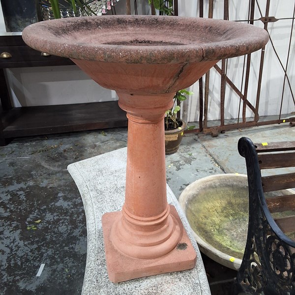 Lot 45 - BIRD BATH