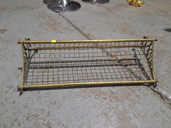 Lot 123 - LUGGAGE RACK