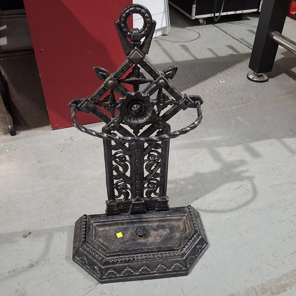 Lot 100 - UMBRELLA STAND