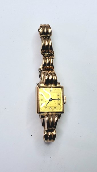 Lot 1036 - GOLD WATCH