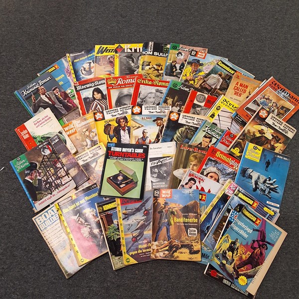 Lot 1232 - MAGAZINES