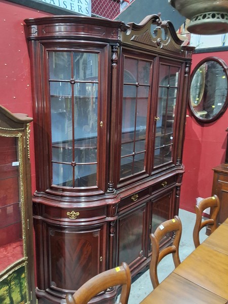 Lot 140 - DISPLAY CABINET