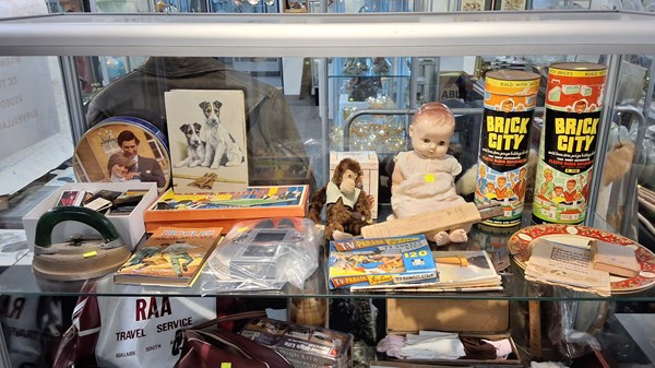 Lot 1374 - TOYS AND COLLECTABLES