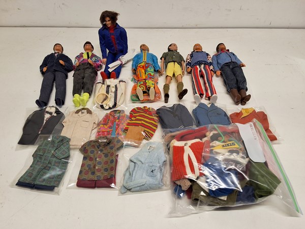 Lot 1051 - KEN DOLLS