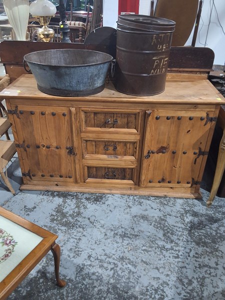 Lot 293 - SIDEBOARD