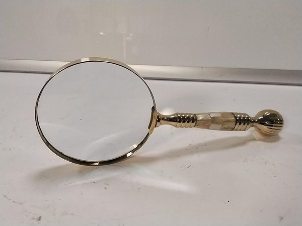 Lot 1103 - MAGNIFIER