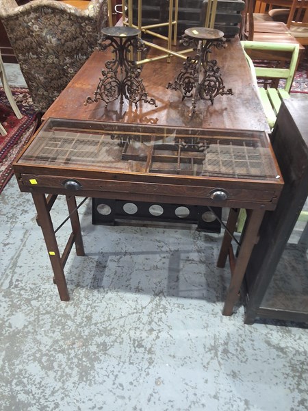 Lot 101 - CONSOLE TABLE