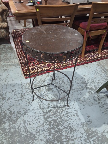 Lot 76 - TABLE