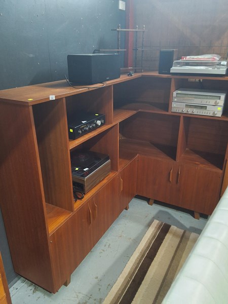 Lot 290 - WALL UNIT