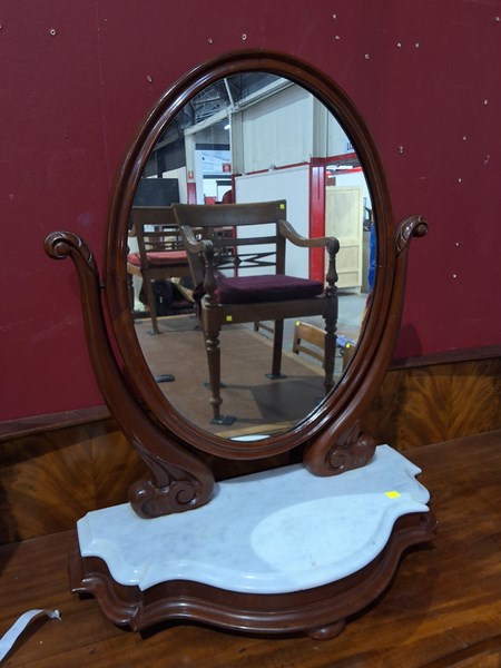 Lot 44 - MIRROR