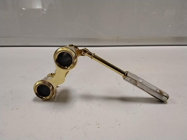 Lot 1127 - OPERA GLASSES