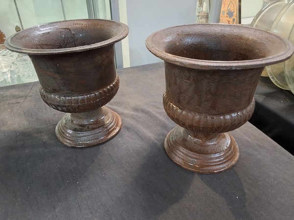 Lot 1255 - URNS