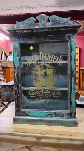 Lot 209 - SHOP CABINET