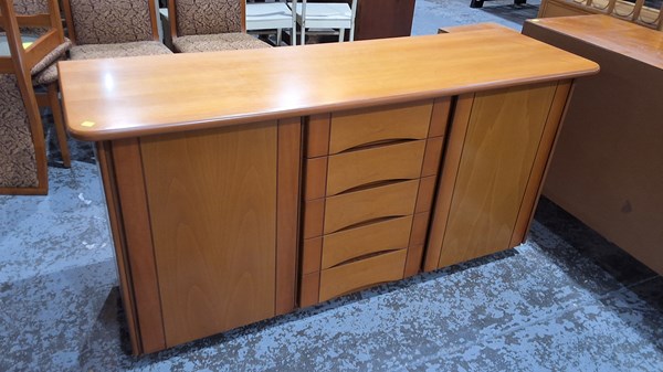 Lot 146 - SIDEBOARD