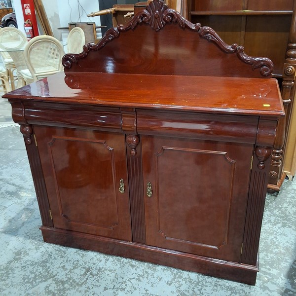 Lot 186 - CHIFFONIER