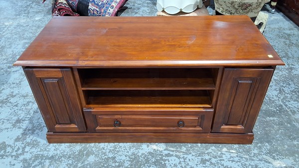 Lot 152 - SIDEBOARD