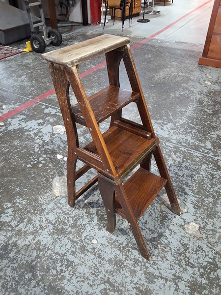 Lot 79 - LIBRARY STEP CHAIR