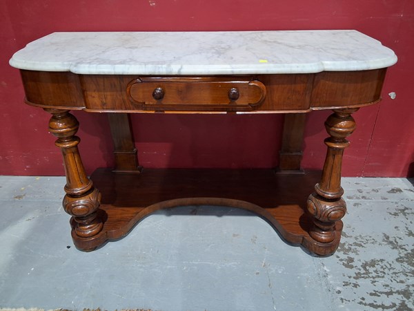 Lot 42 - WASH STAND