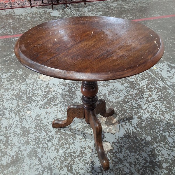 Lot 17 - WINE TABLE