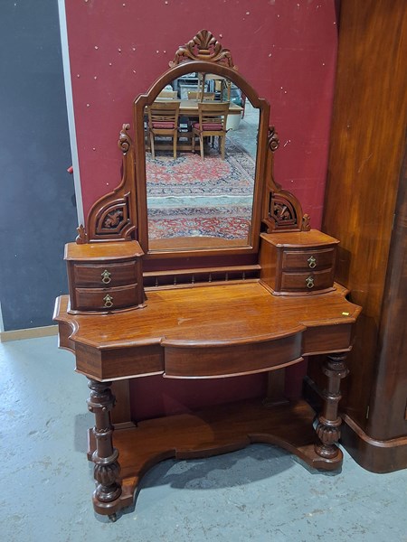 Lot 38 - DRESSING TABLE