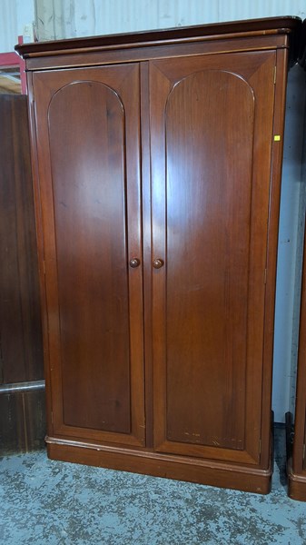 Lot 184 - WARDROBE