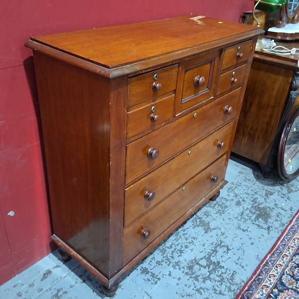 Lot 24 - CHEST OF DRAWERS