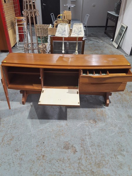 Lot 299 - SIDEBOARD