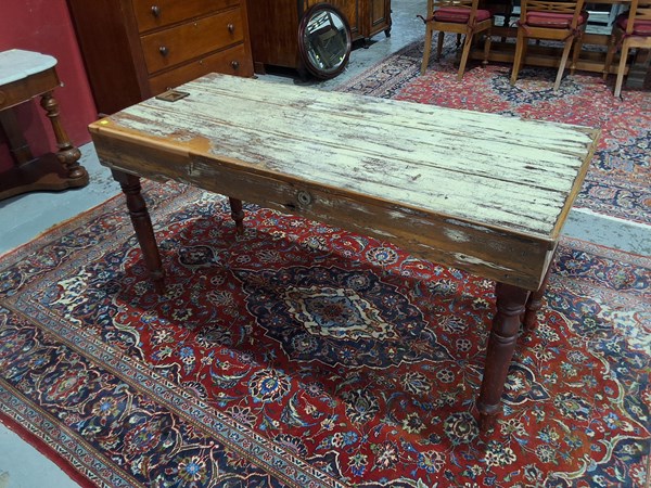 Lot 176 - DESK