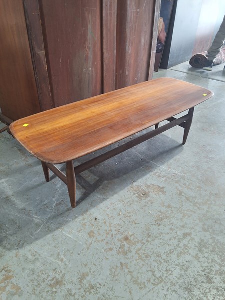 Lot 302 - COFFEE TABLE