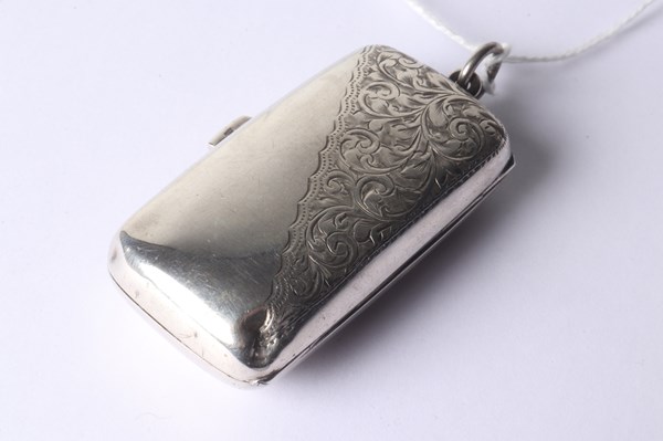 Lot 1041 - STERLING SILVER SOVEREIGN HOLDER