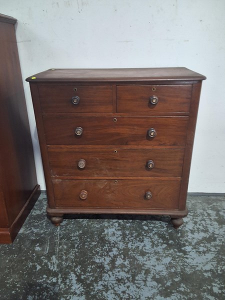 Lot 2 - CHest