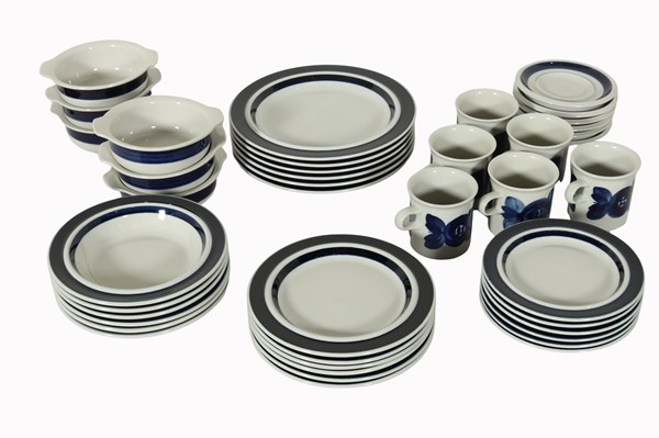 Lot 160 - DINNER SERVICE