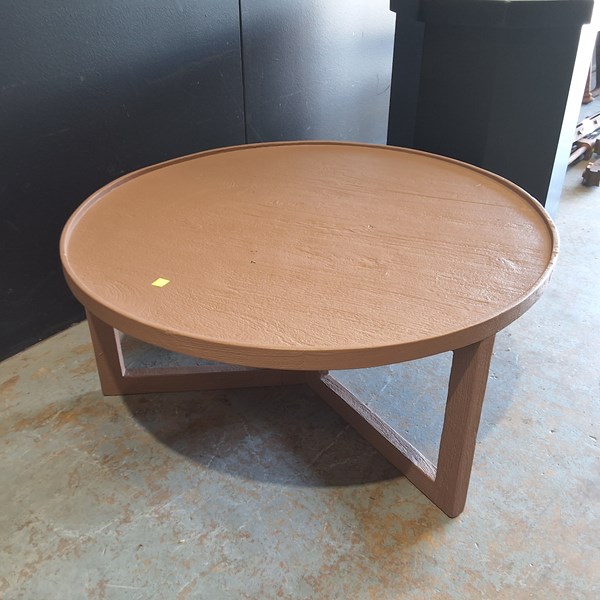 Lot 255 - COFFEE TABLE