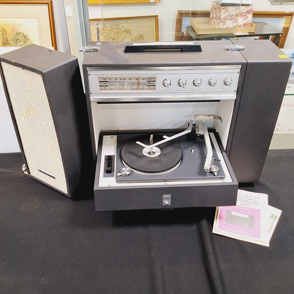 Lot 1227 - PORTABLE RADIO PHONOGRAPH