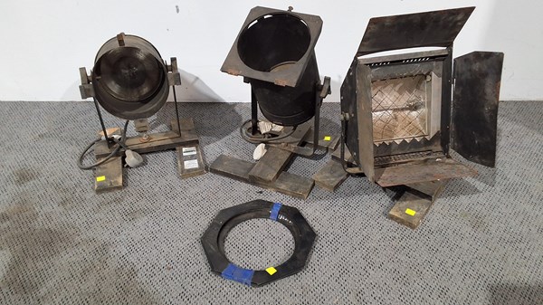 Lot 256 - STAGE LIGHTS