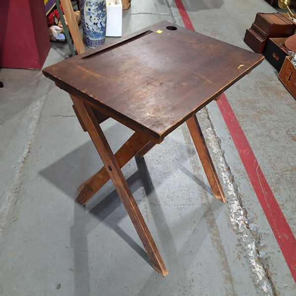 Lot 212 - DESK