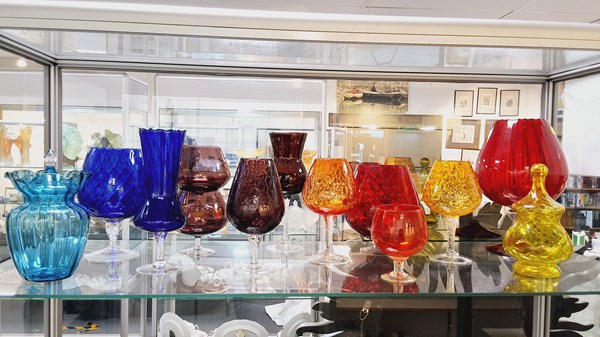 Lot 1346 - COLOURED GLASSWARE